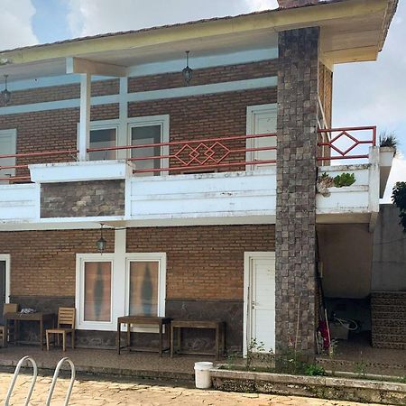 Urbanview Hotel Villa Q Gisting Bandjarnegeri Exterior foto