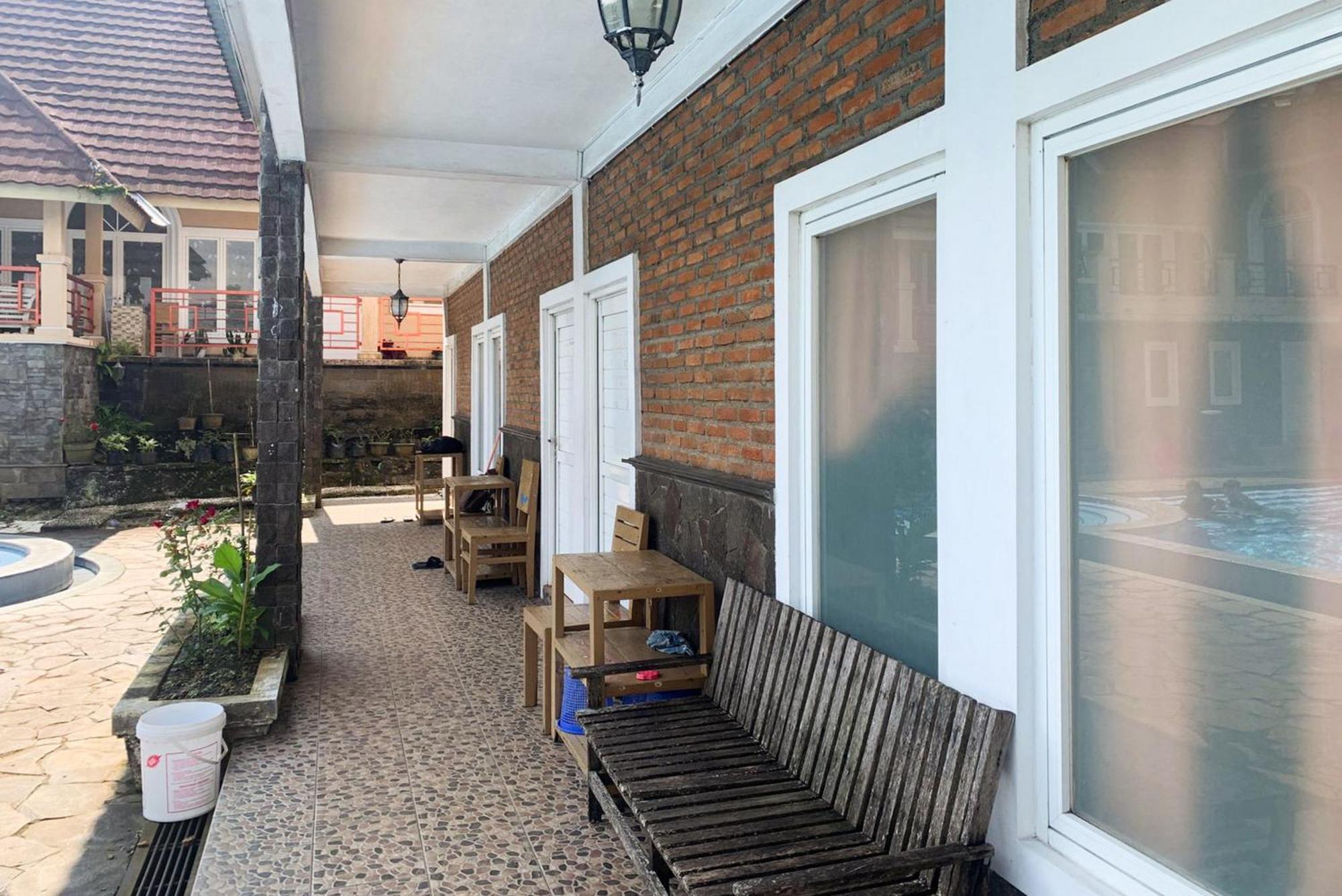Urbanview Hotel Villa Q Gisting Bandjarnegeri Exterior foto