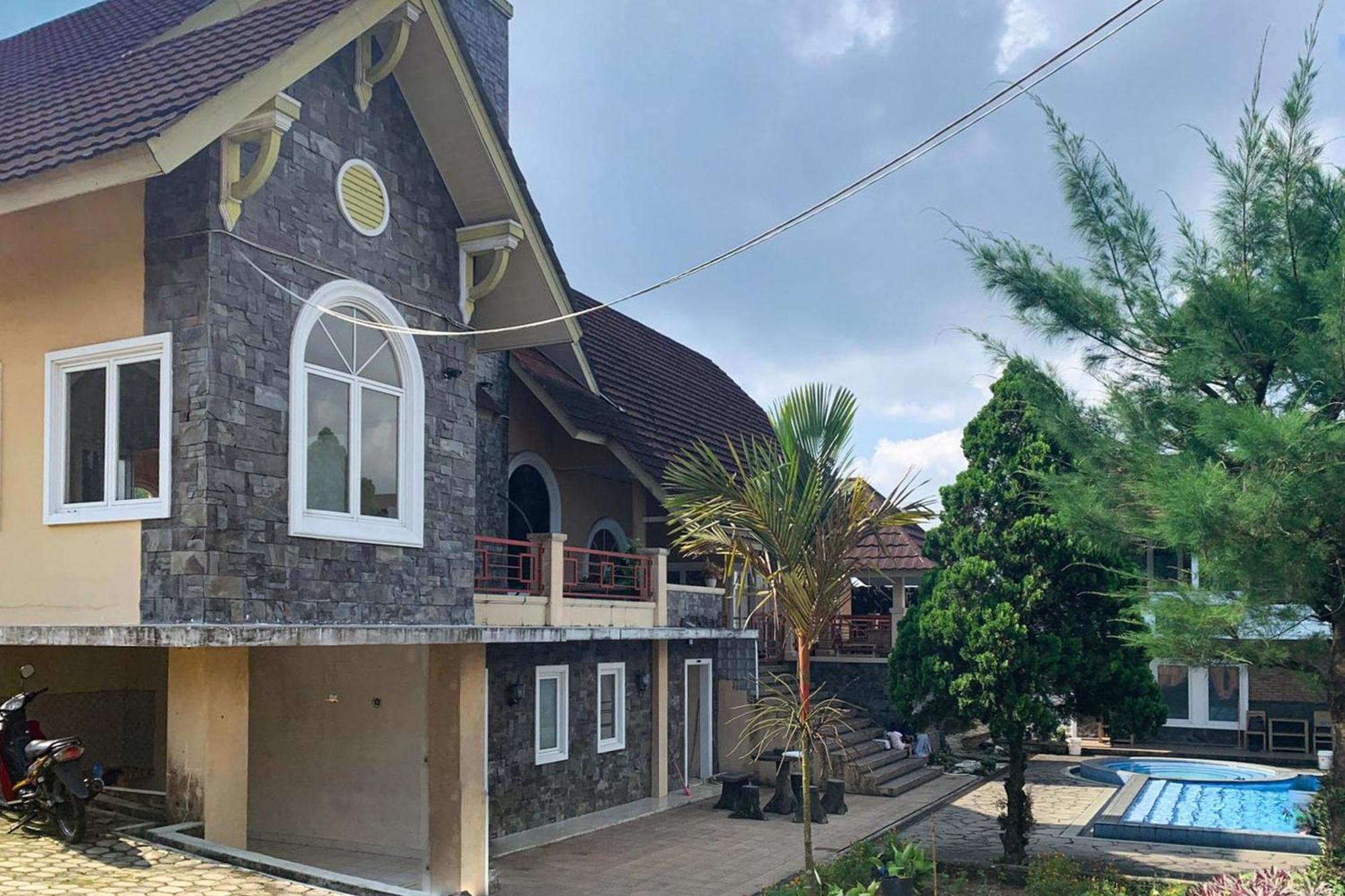 Urbanview Hotel Villa Q Gisting Bandjarnegeri Exterior foto