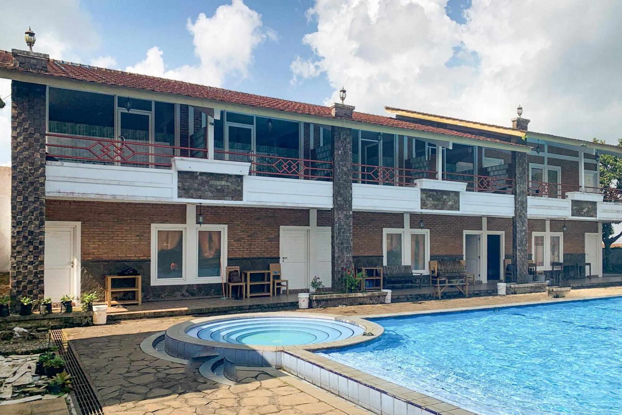 Urbanview Hotel Villa Q Gisting Bandjarnegeri Exterior foto